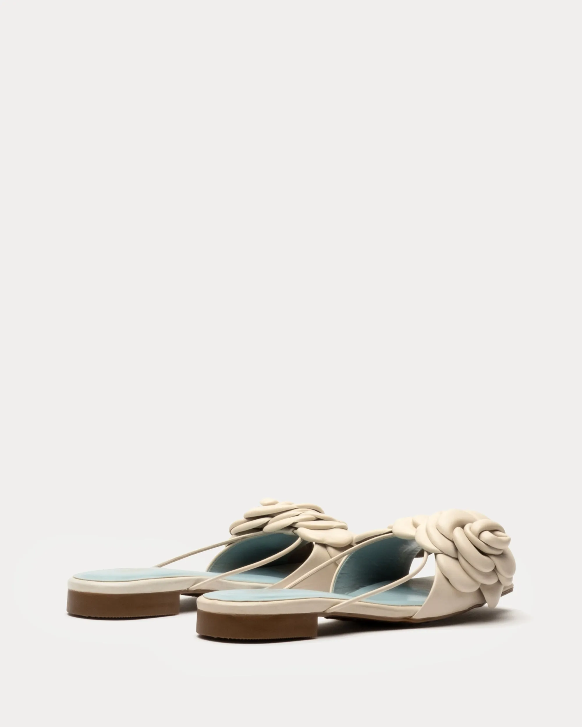 Gardenia Flower Sandal Nappa Oyster